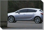 Новый Opel Astra сфотографировали без камуфляжа