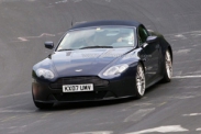 Aston Martin V12 Vantage Roadster проходит испытания на трассе в Нюрбургринге