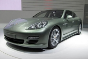 Гибридный Porsche Panamera показали в Женеве