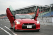 Nissan GT-R стал "крылатым"