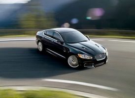 Jaguar XF-R: снаружи агрессивен - добр внутри