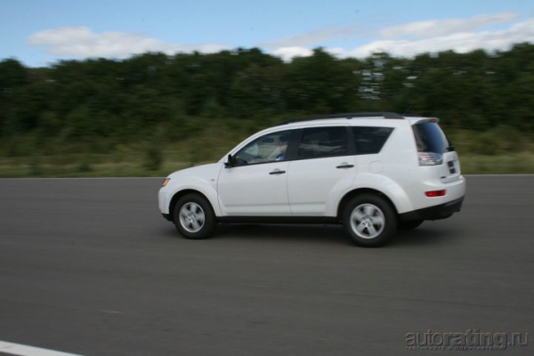 Резерв и запас / Тест-Драйв Mitsubishi Outlander XL