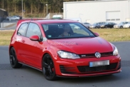 Volkswagen вывел на тесты трековый Golf GTI