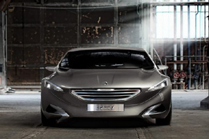 Peugeot работает над конкурентом для Mercedes-Benz CLA