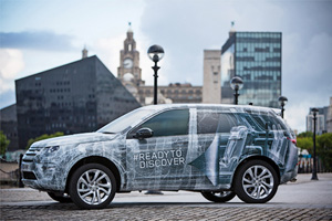 Land Rover представит в Париже новый семиместный внедорожник