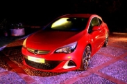 Opel показал хэтчбек Astra OPC
