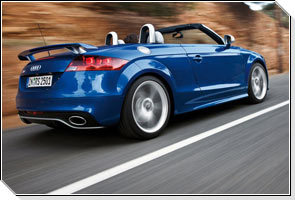Audi опубликовало фото открытого TT-RS