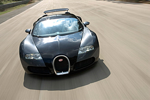 Bugatti Veyron дважды получает награду "Лучший автомобиль десятилетия"