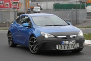 “Заряженный” Opel Astra OPC замечен фотошпионами