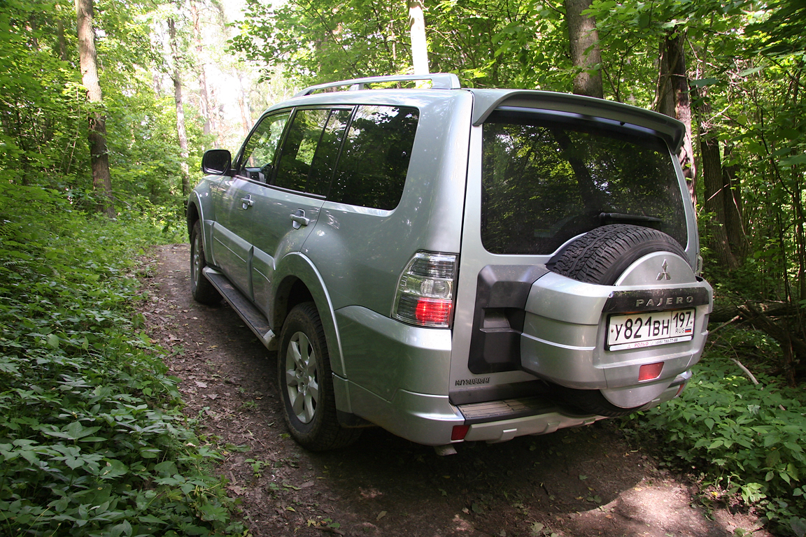 Mitsubishi-Pajero-IV_15.jpg