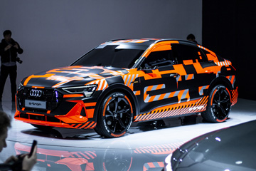 Audi показала предсерийный лифтбек e-tron