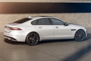 Jaguar добавил «чёрную» версию седану XF