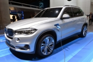 Франкфурт: Новый BMW X5 теперь можно подзарядить от розетки