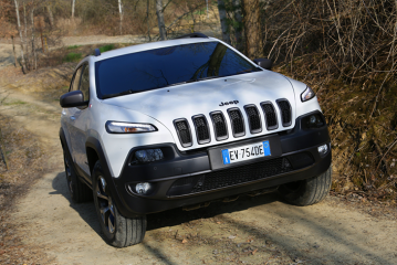 Jeep отзывает вседорожники Cherokee в России