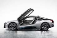 Фотография серийного спорткара BMW i8