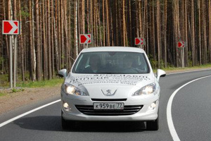 Peugeot начинает продажи “спортивной” версии седана 408 в России