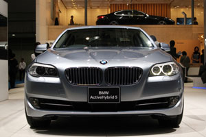 Гибридная “пятерка” BMW представлена в Токио