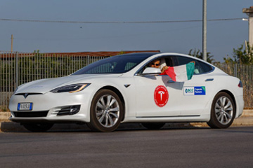 Tesla Model S преодолел 1078 км без подзарядки