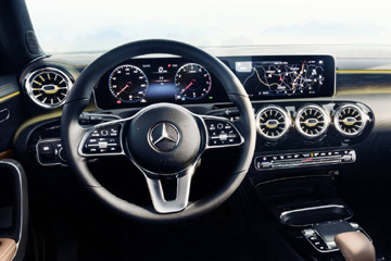 Mercedes показал интерьер A-Class нового поколения