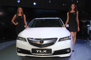 Премиальный седан Acura TLX представлен на Московском автосалоне