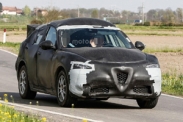 Кроссовер Alfa Romeo Stelvio готовится к Парижскому автосалону