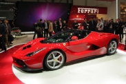 Ferrari рассекретила свой новый суперкар на автосалоне в Женеве