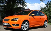 Ford Focus ST: Оранжевое небо, оранжевое море, оранжевая зелень, оранжевый ST