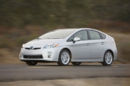 Toyota огласила цены на Prius