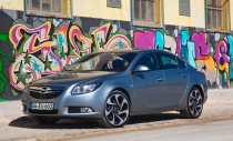Opel Insignia BiTurbo: Вне формата