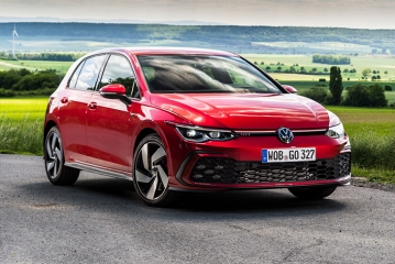 Volkswagen Golf и «заряженный» GTI: цены в России