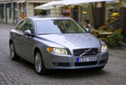 Американский страховой институт дорожной безопасности присудил высший рейтинг безопасности трем моделям Volvo