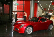 Суперкар Alfa 8C Competizione - шедевр выставки искусства в Болонье.