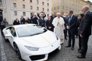 Суперкар Lamborghini передали папе римскому