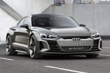 Audi анонсировала серийный e-tron GT