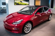 У Tesla Model 3 появится двухмоторная версия