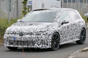 Volkswagen вывел на тесты «заряженный» Golf GTI