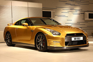 Nissan выпустил золотой суперкар в честь Усейна Болта 