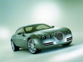 Jaguar разрабатывает среднемоторный суперкар