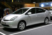На новый гибрид Toyota Prius уже получено 75 000 предзаказов