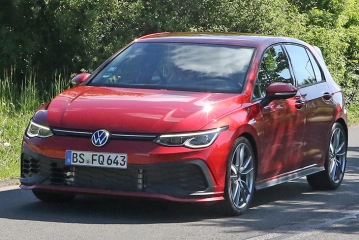 Volkswagen привёз на Нюрбургринг новый GTI TCR