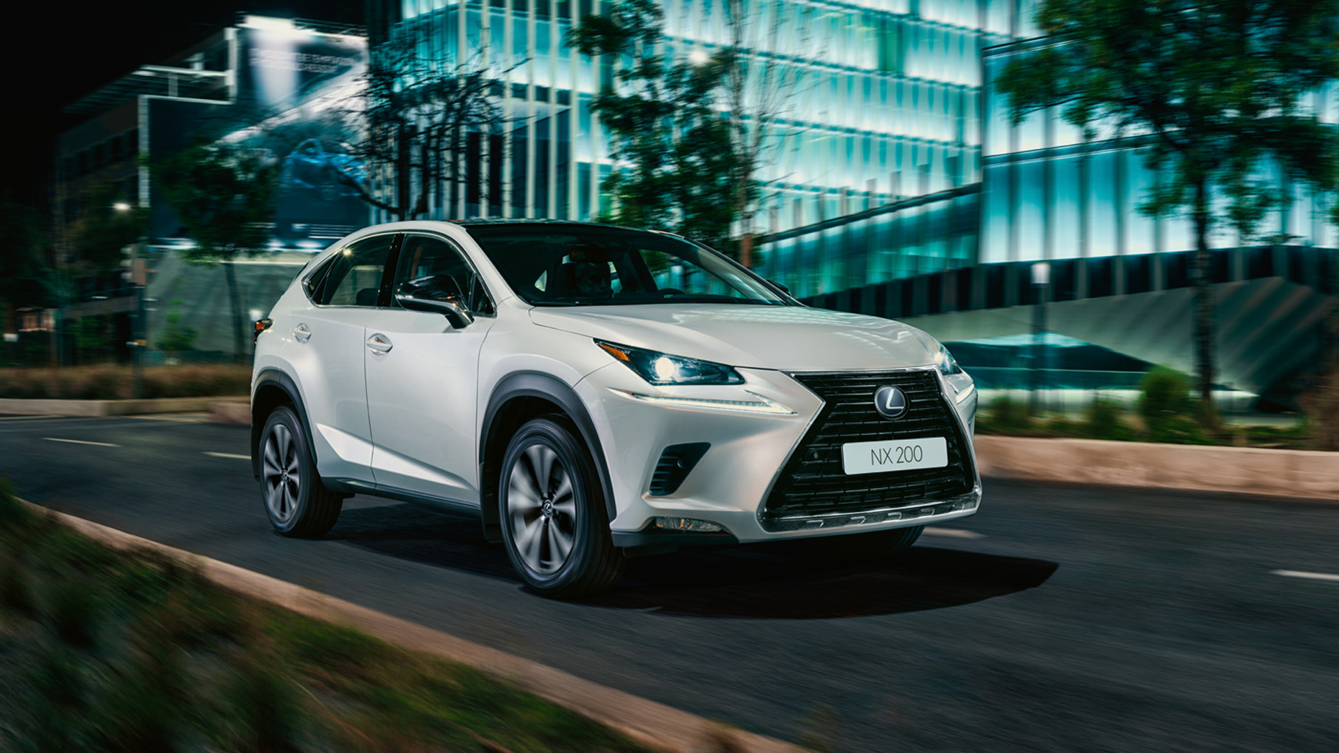 Lexus NX Black Vision доступен для заказа в России