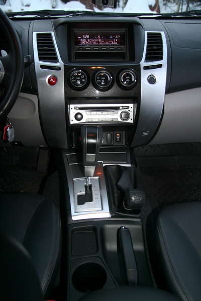 Mitsubishi Pajero Sport: Брутальный консерватор