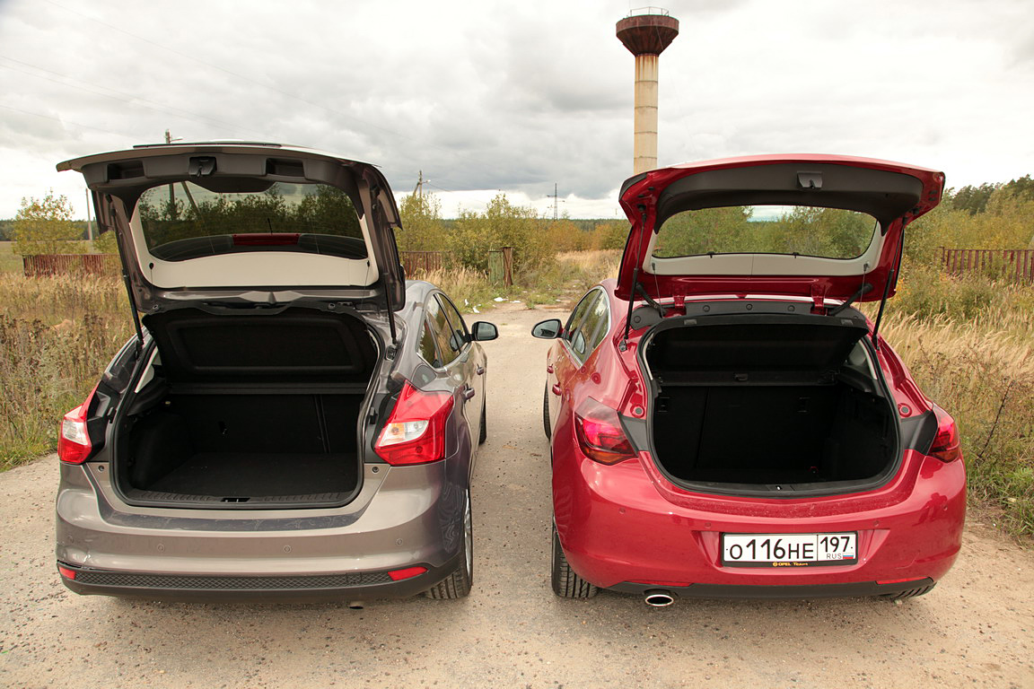Opel Astra vs Ford Focus: цветы или фокусы?