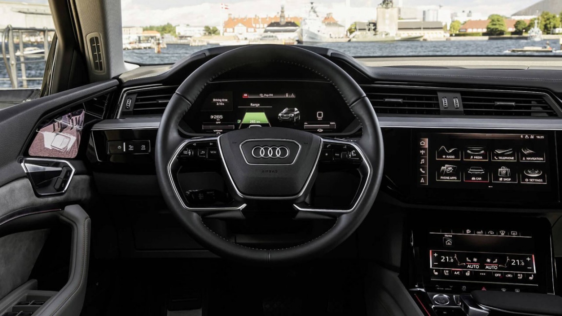 Audi e-tron интерьер 